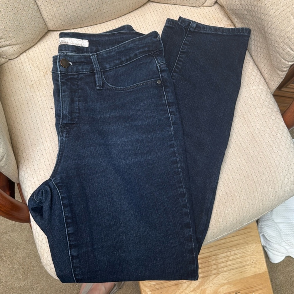 Dark wash stretchy jeans